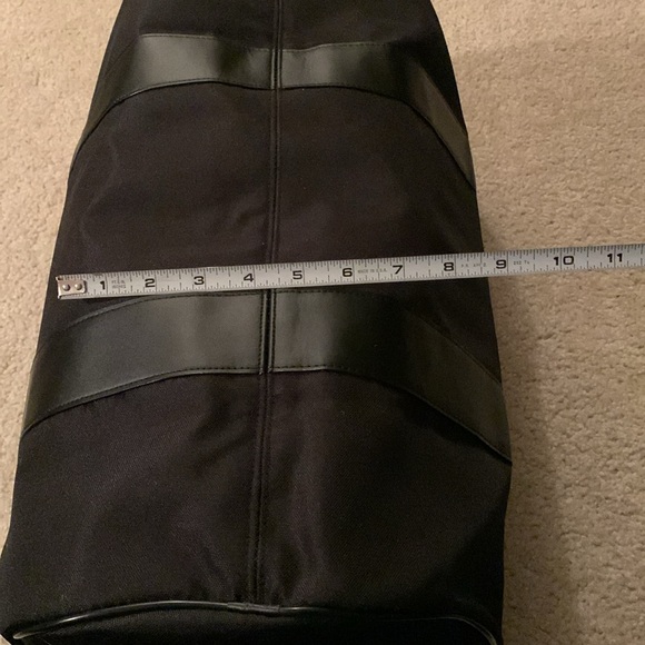 Givenchy Parfums Black Barrel Unisex Duffle Bag - New With Tags - Picture 11 of 17